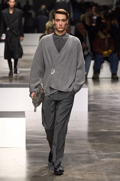 Look 48